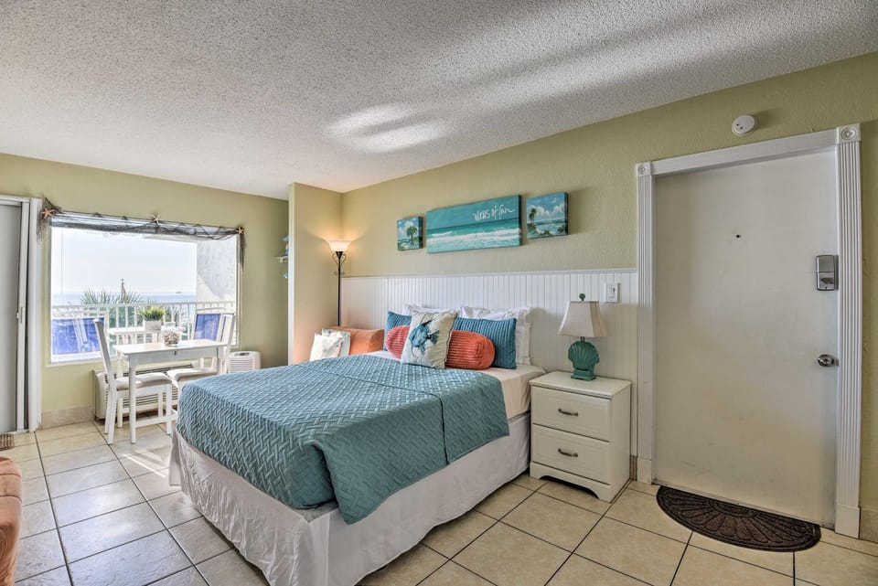 Waterfront Daytona Beach Studio w/ Pool Access! House in Florida