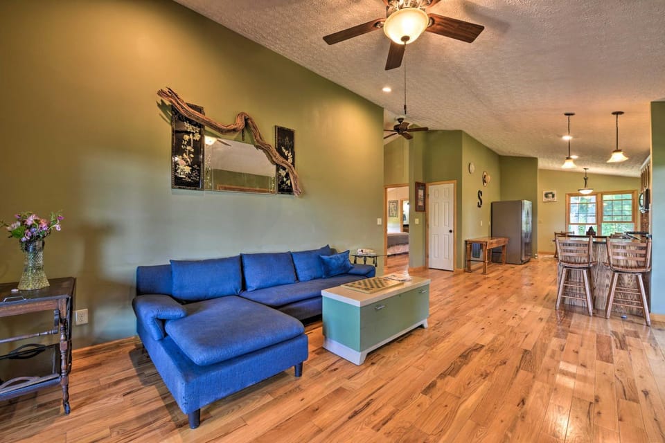 Charming Galax Retreat w/ Wraparound Deck! House in Virginia