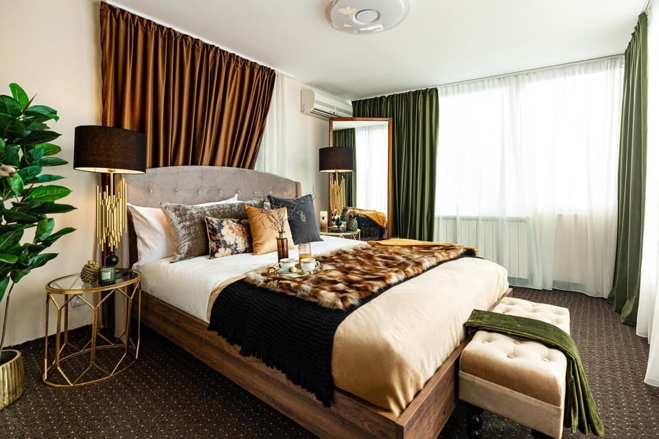 Photo of the whole room, Bedroom, City view, Garden view, Lake view, Landmark view