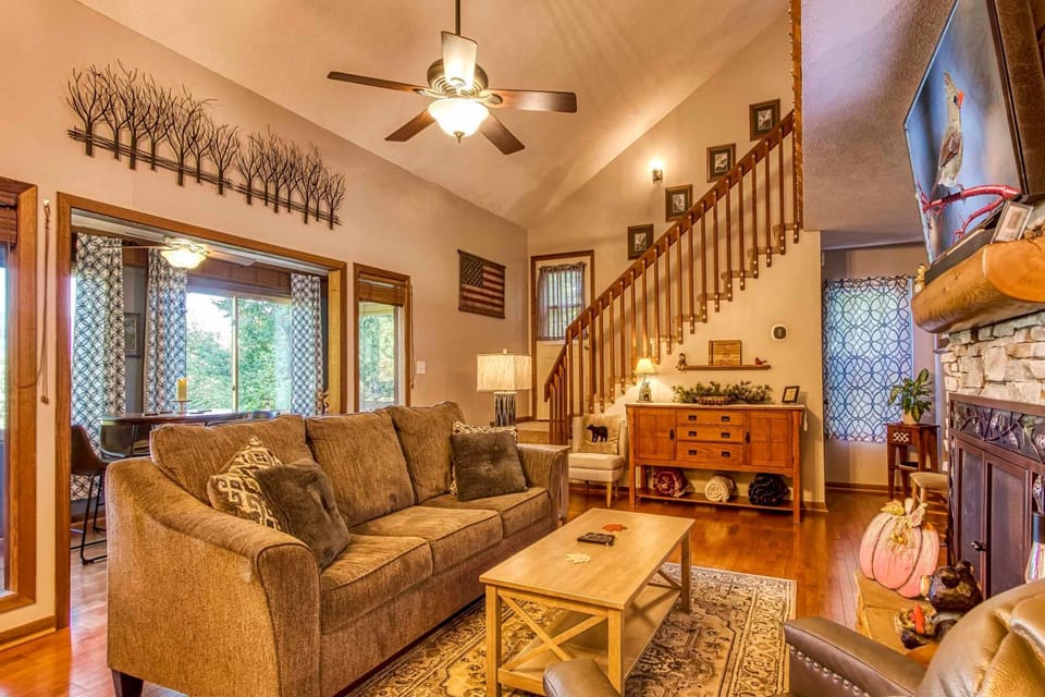 Cozy Cabin w/ Mountain Views Near SkyLift Park! Cabin in Gatlinburg