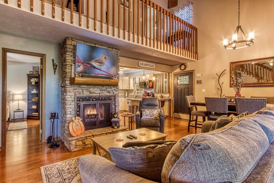 Cozy Cabin w/ Mountain Views Near SkyLift Park! Cabin in Gatlinburg