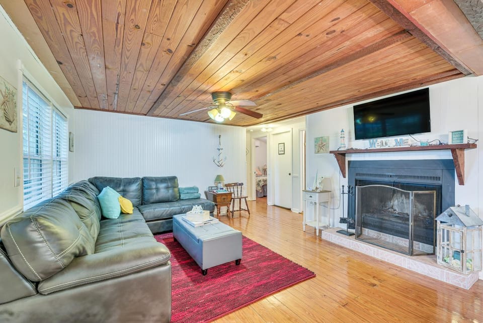 2 Mi to Marina: Inglis Retreat w/ Boat Parking House in Florida