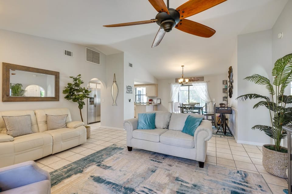 Modern Home w/ Peloton Bike & Grill in Cape Coral! House in Cape Coral