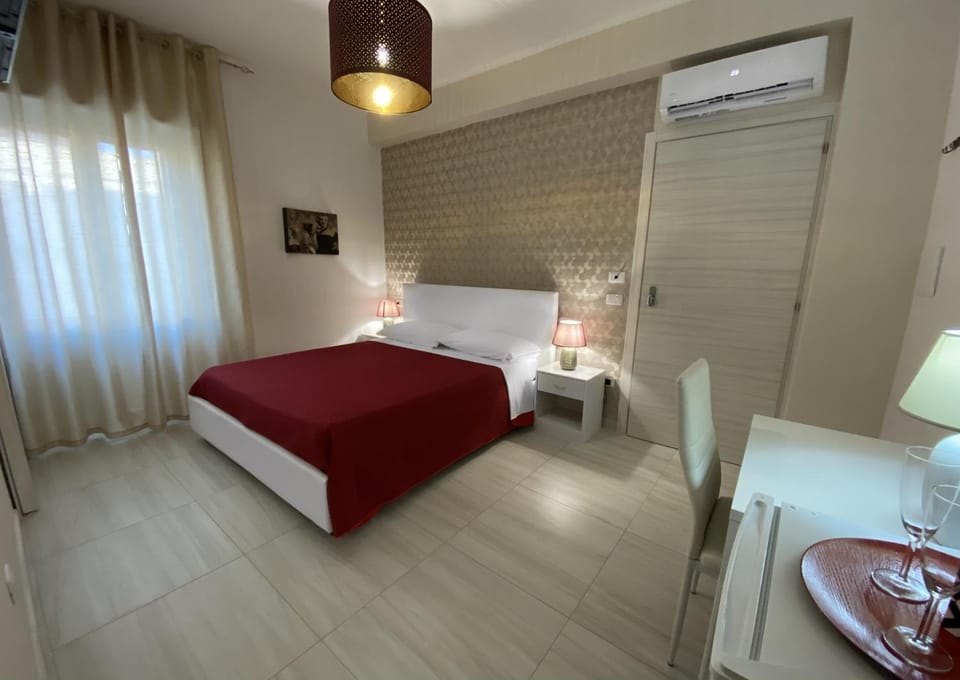 Bed, Photo of the whole room, Decorative detail