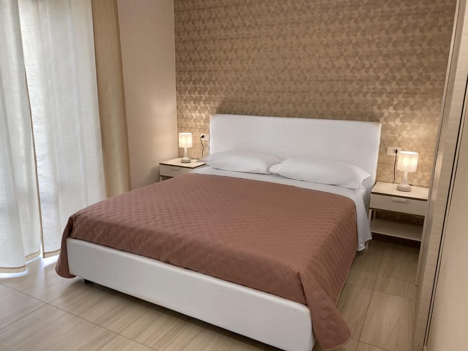 Photo of the whole room, Decorative detail