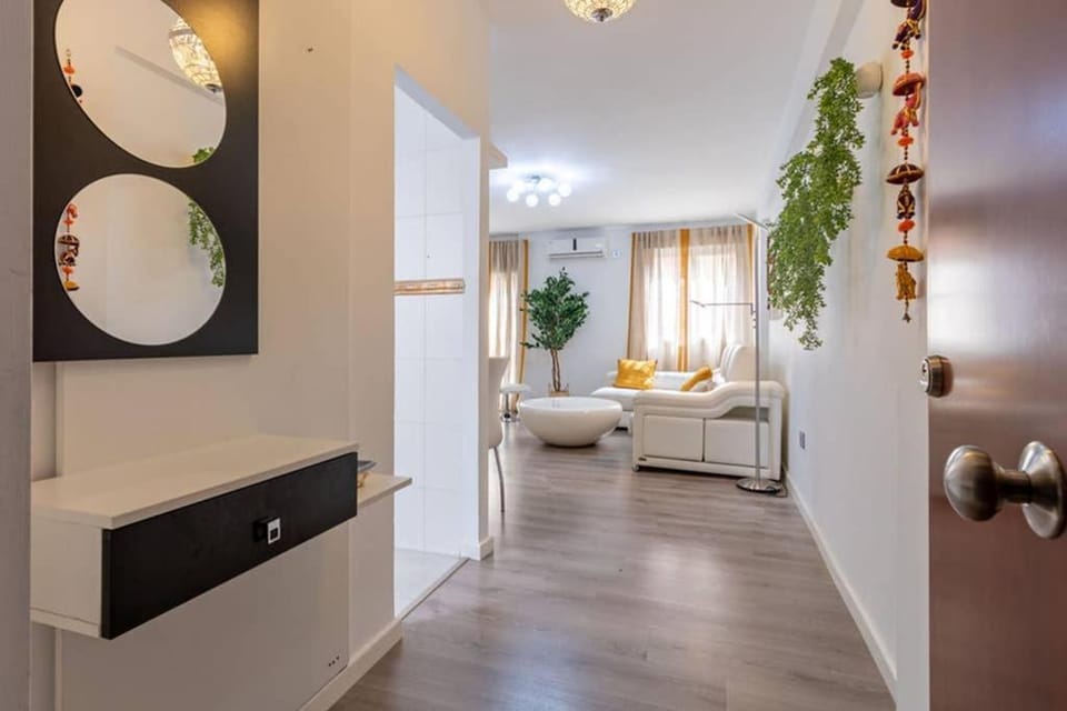 Triana Maestro Deluxe by Valcambre Apartment in Seville
