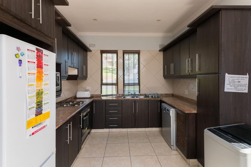 Kitchen or kitchenette, dishwasher, minibar, pet friendly, stove, washing machine