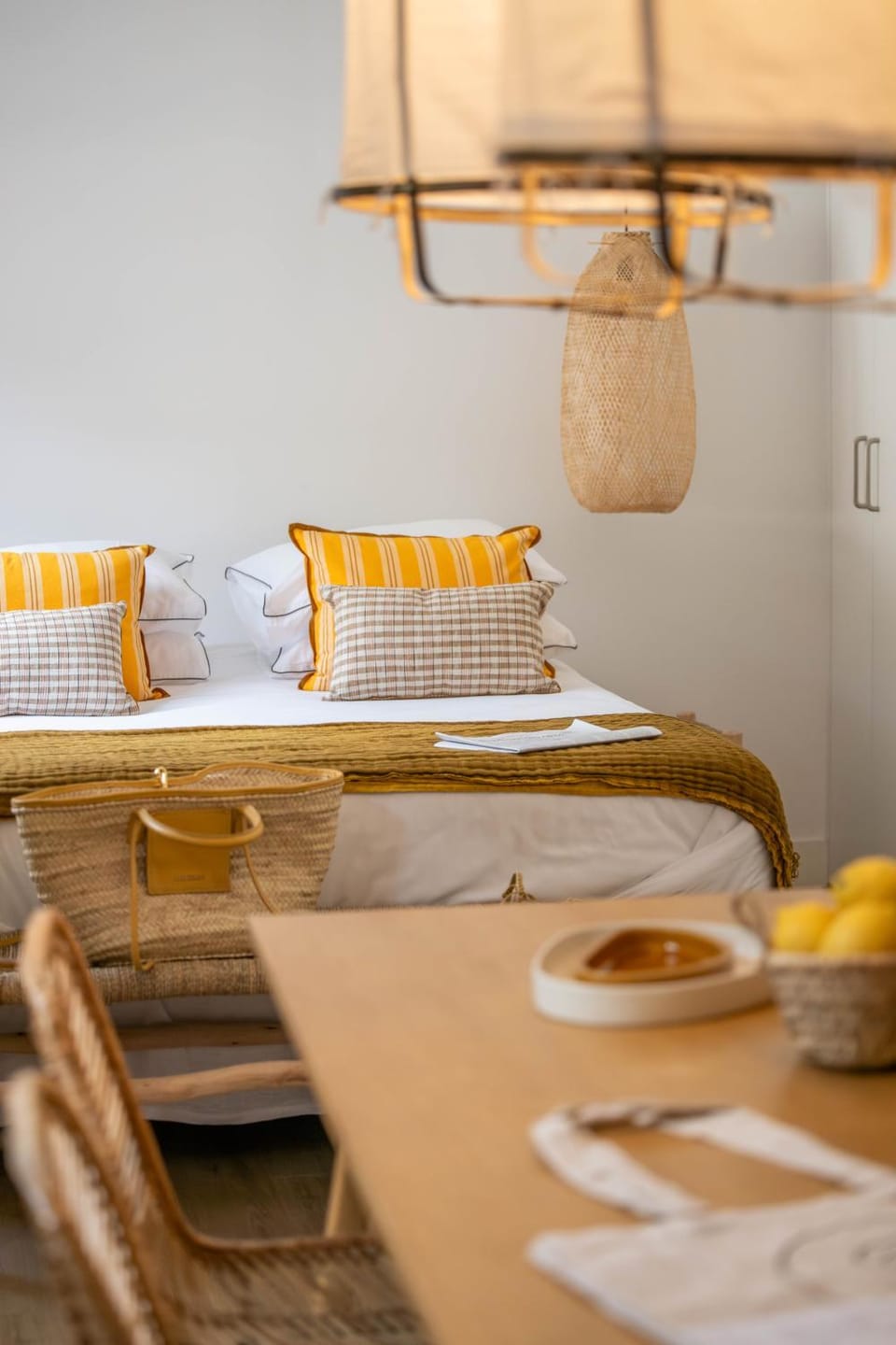 Bed, Dining area, Bedroom