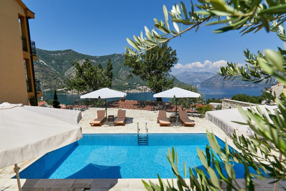 Mountain view, Swimming pool, sunbed