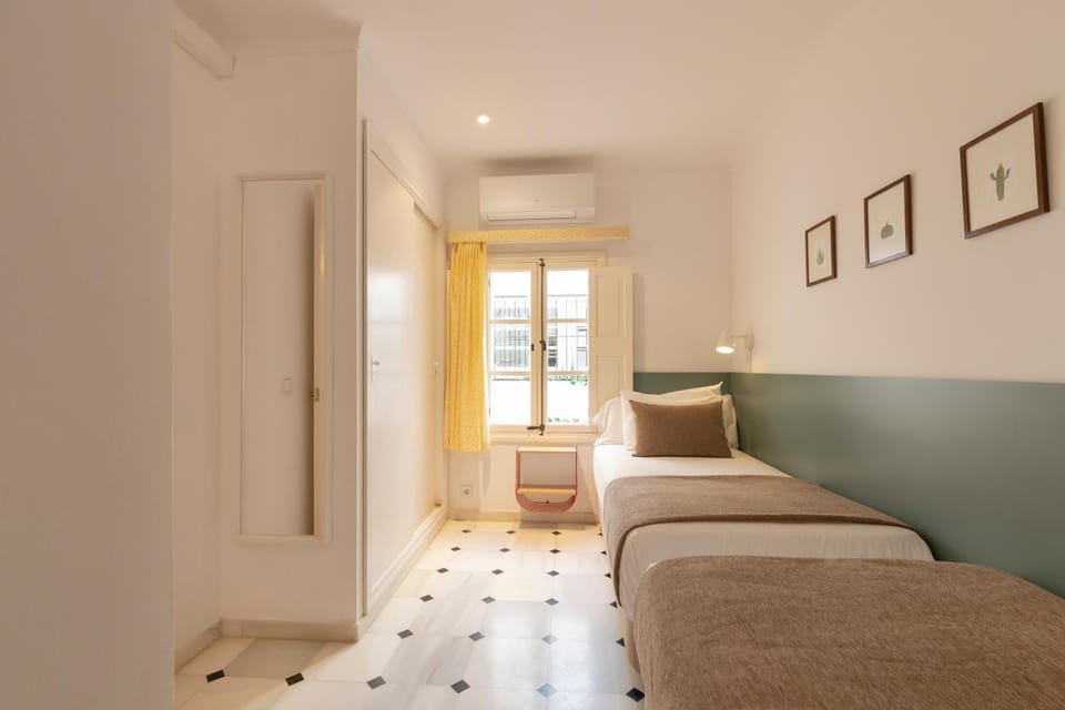 Bedroom, air conditioner