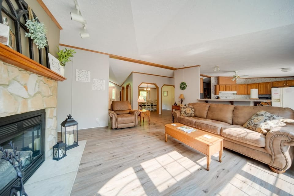 Secluded Ohio Getaway on 65 Acres! House in Lake Erie