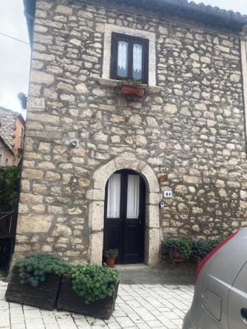 Le case all'arco House in Molise, Italy