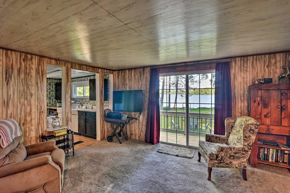 Life on the Lake with Private Dock & Fire Pit! House in Winthrop