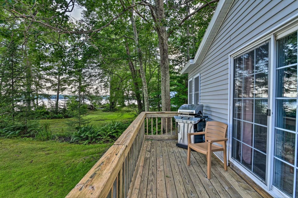 Life on the Lake with Private Dock & Fire Pit! House in Winthrop