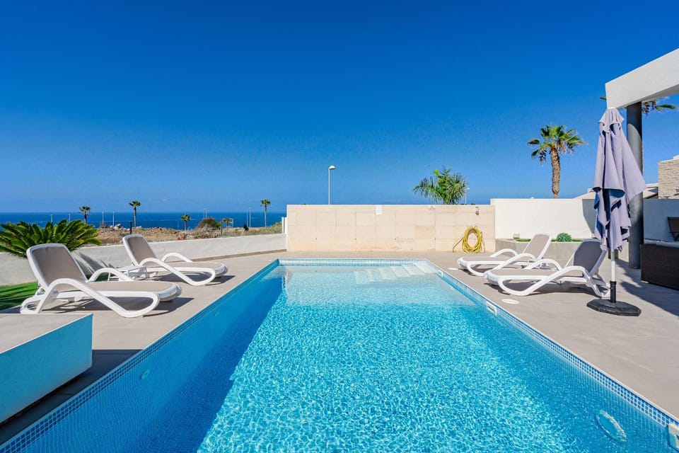 Day, Natural landscape, Pool view, Sea view, Swimming pool, sunbed