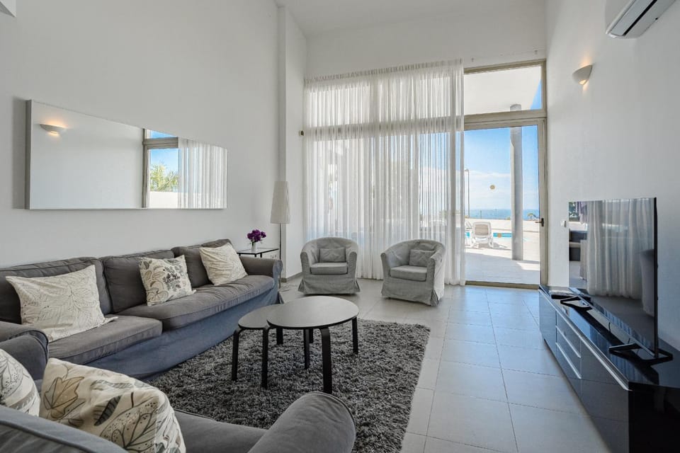 Communal lounge/ TV room, TV and multimedia, Living room, Seating area