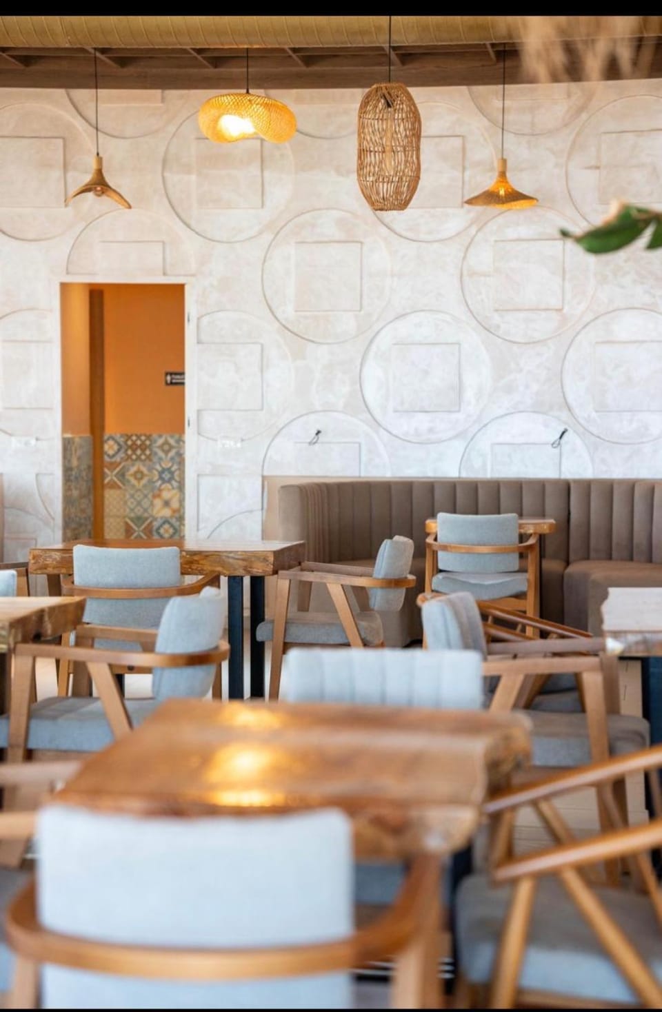 Restaurant/places to eat, Seating area
