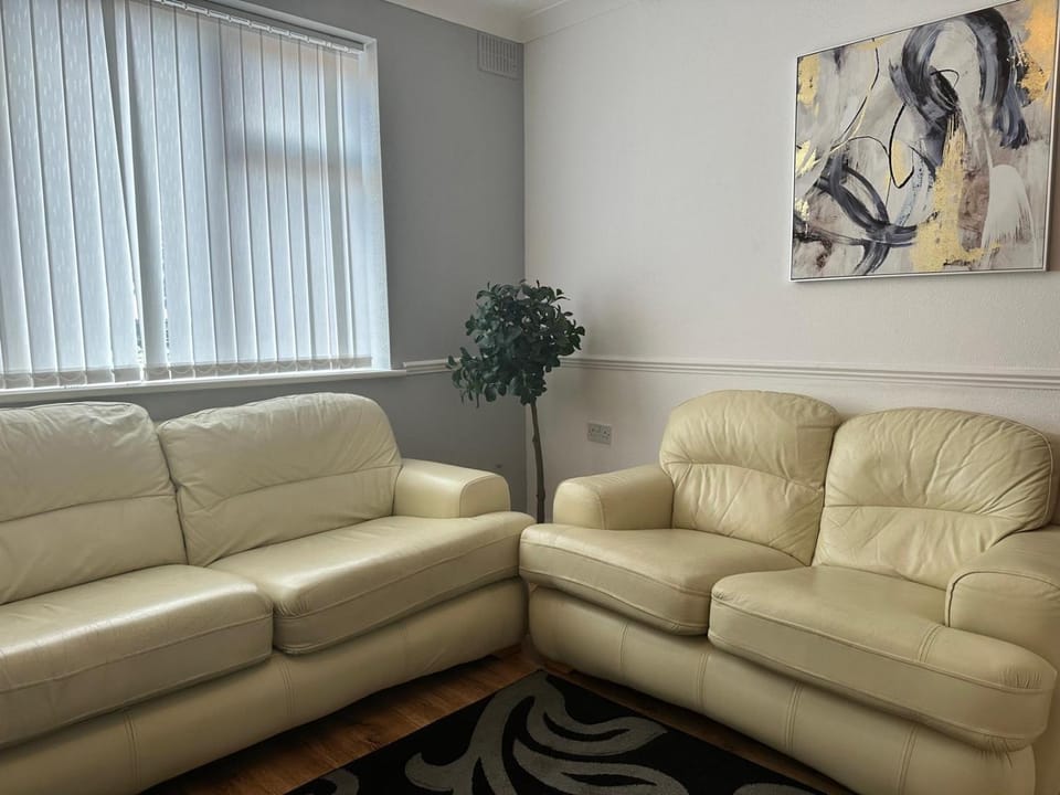 Spacious Luxurious Serviced Accomodation House in Doncaster