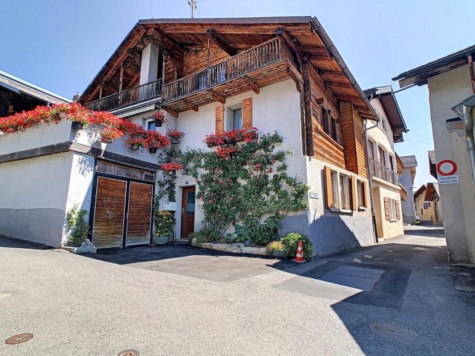 Cosy and quiet private place in Central Valais Apartment in Sion
