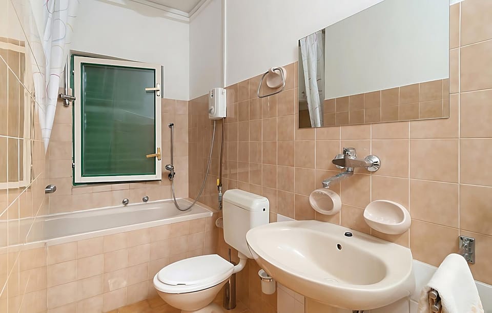 Toilet, Bathroom, Bath, towels