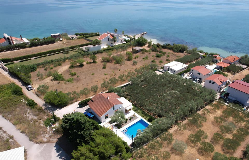 Property building, Natural landscape, Bird's eye view, Pool view, Sea view