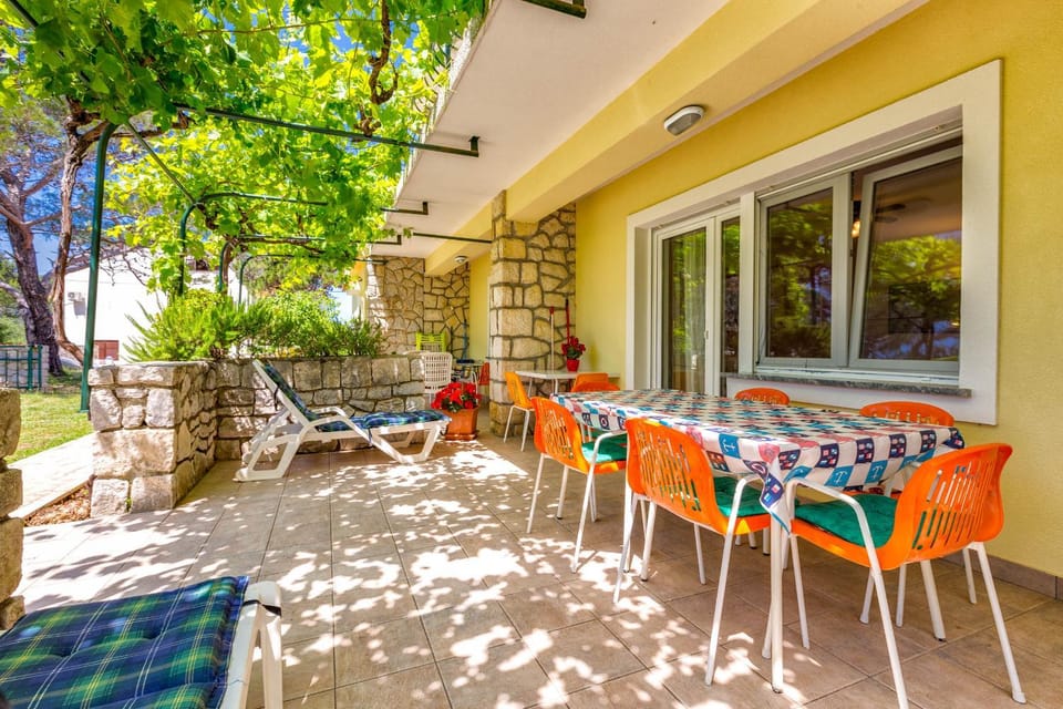 Patio, Facade/entrance