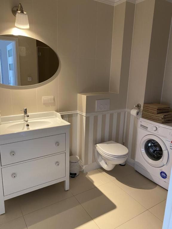 Toilet, Bathroom, washing machine