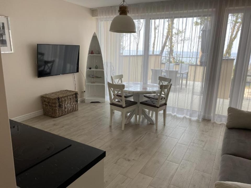 Communal lounge/ TV room, TV and multimedia, Living room, Seating area, Dining area, Evening entertainment