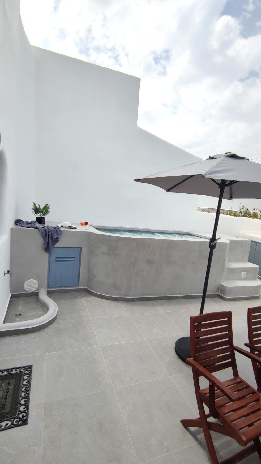 Patio, Day, Hot Tub, View (from property/room), Balcony/Terrace, Seating area, Dining area, Pool view, Swimming pool