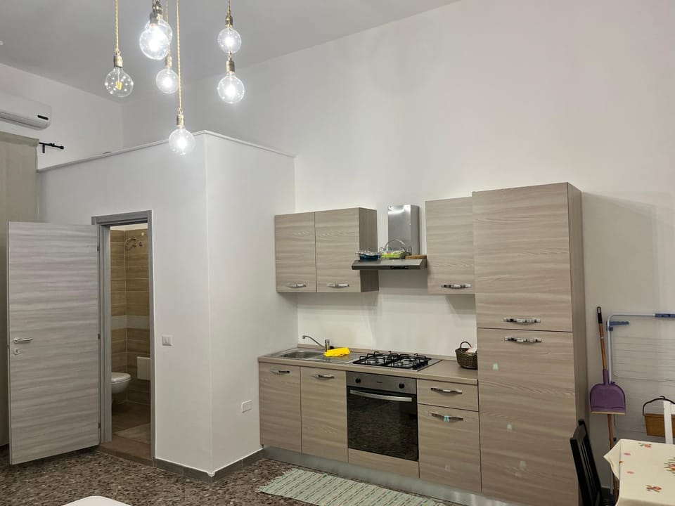 Kitchen or kitchenette, Lunch