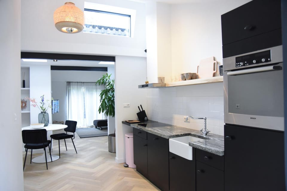 TV and multimedia, Coffee/tea facilities, Kitchen or kitchenette, Seating area, Dining area