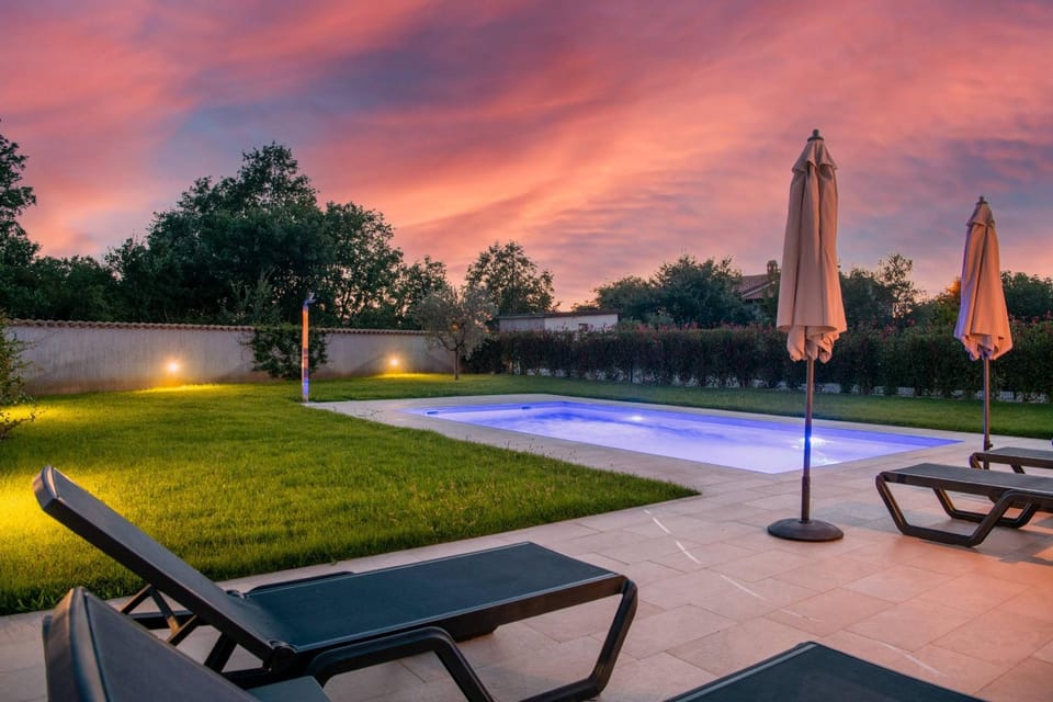 Property building, Swimming pool