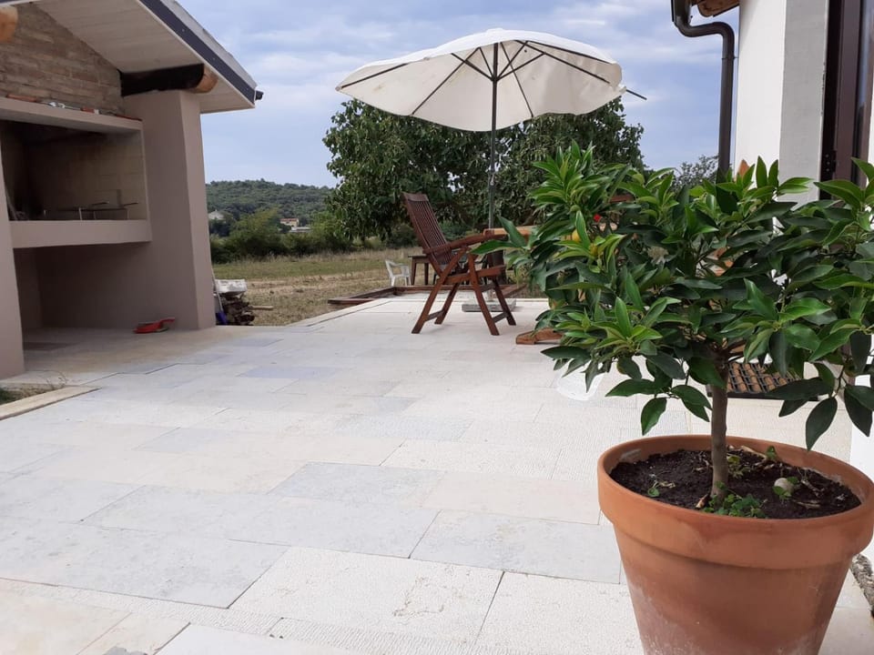 Property building, Garden, Balcony/Terrace, Garden view