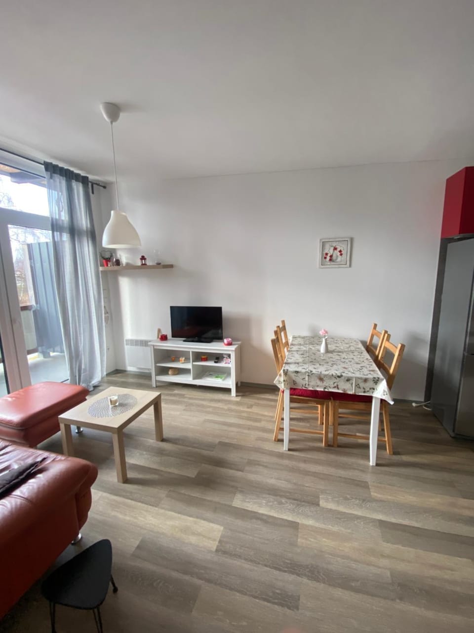 TV and multimedia, Living room, Seating area, Dining area