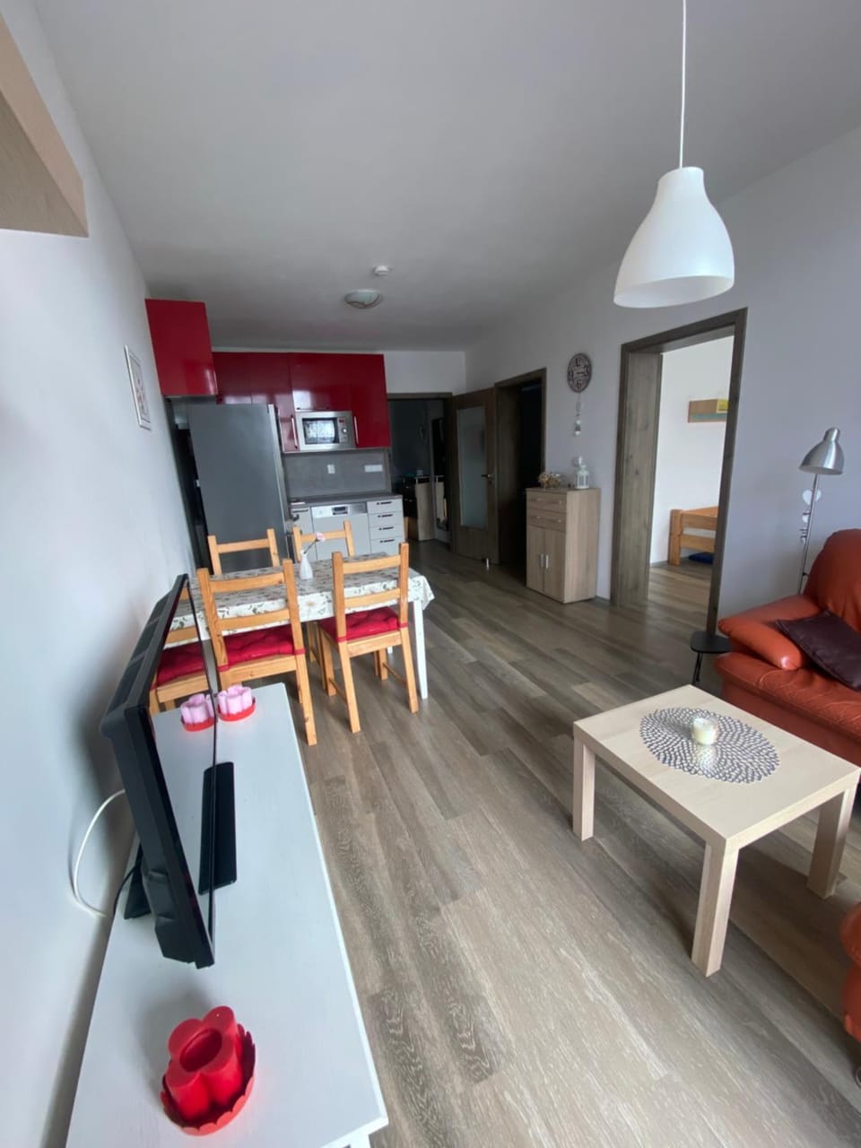 TV and multimedia, Kitchen or kitchenette, Living room, Seating area, Dining area
