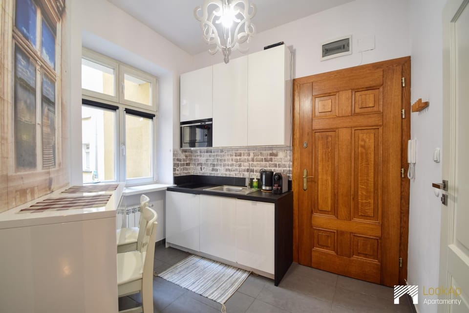 Kitchen or kitchenette, dishwasher