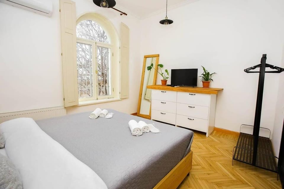 Wehost Loft next to the Freedom Square Apartment in Tbilisi, Georgia