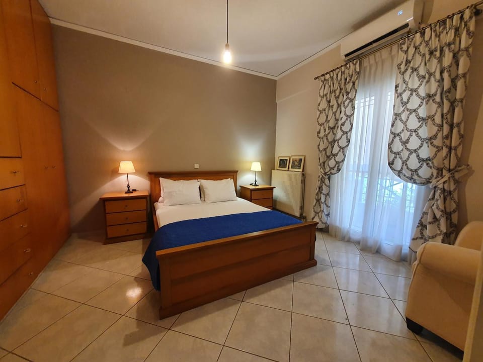 Bed, Photo of the whole room, Bedroom, wardrobe, air conditioner