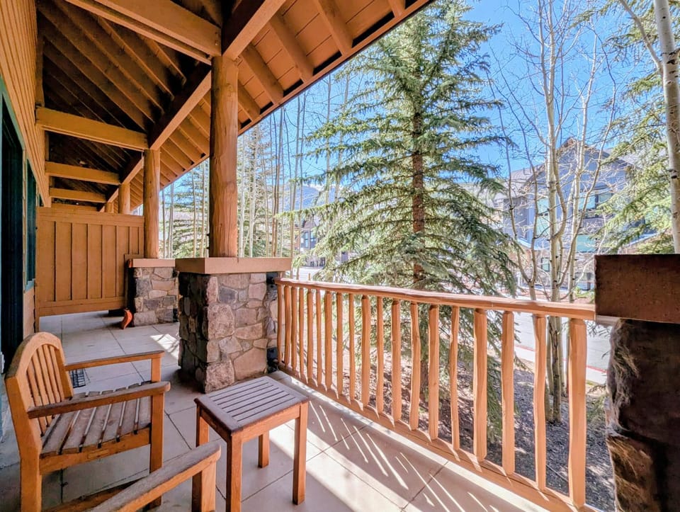 Patio, Day, Natural landscape, Balcony/Terrace, Seating area, Mountain view, furniture