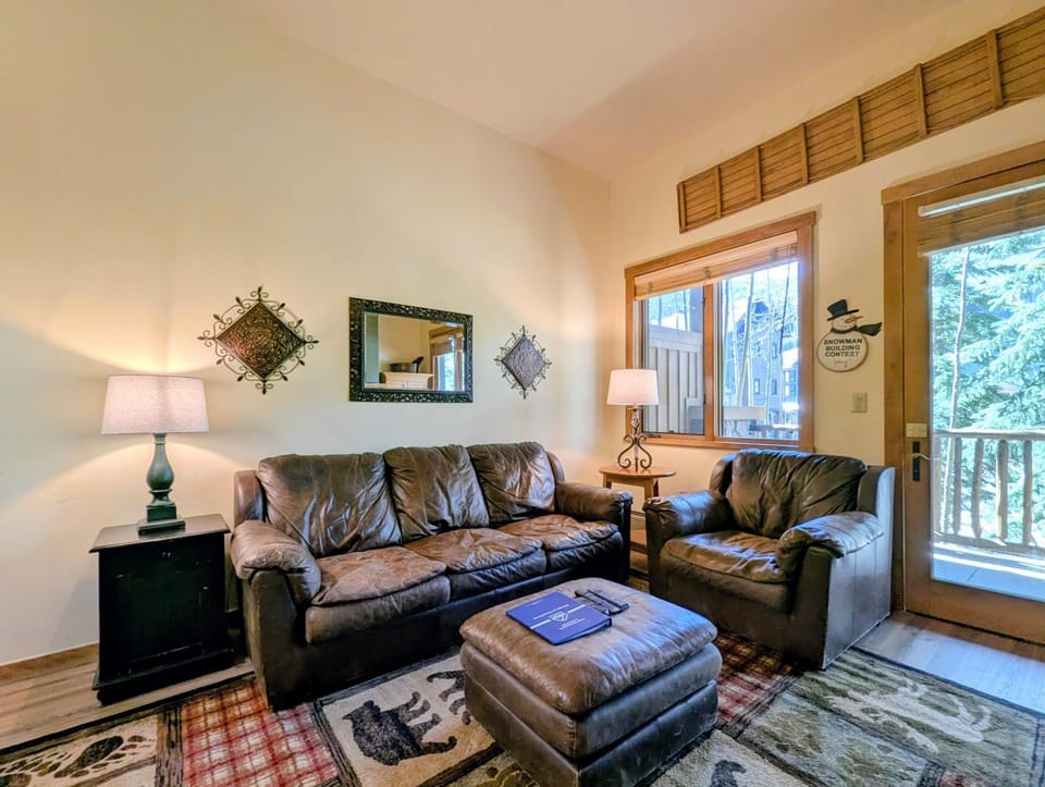 Day, Natural landscape, Living room, Seating area, furniture