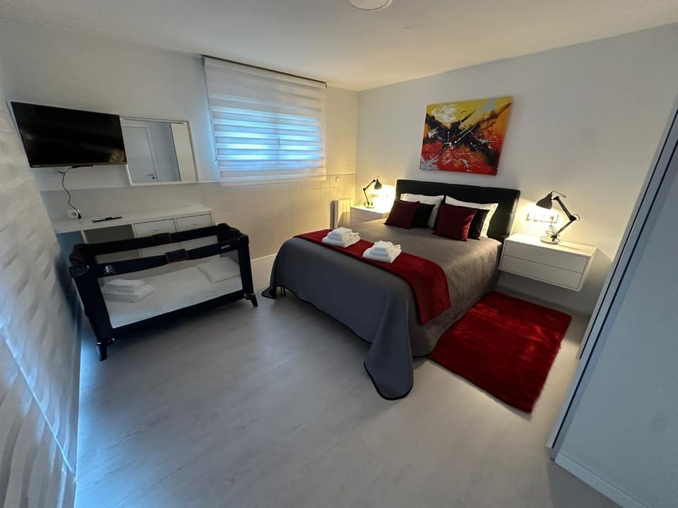 TV and multimedia, Photo of the whole room, Evening entertainment, Bedroom