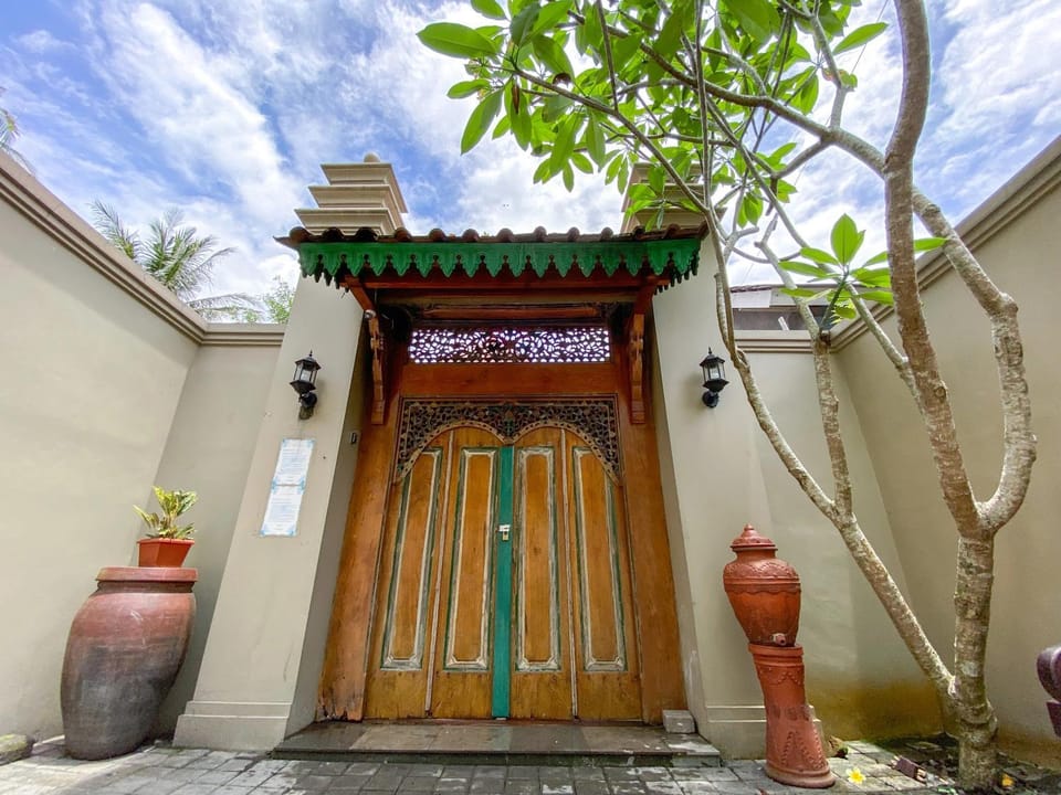 Property building, Facade/entrance