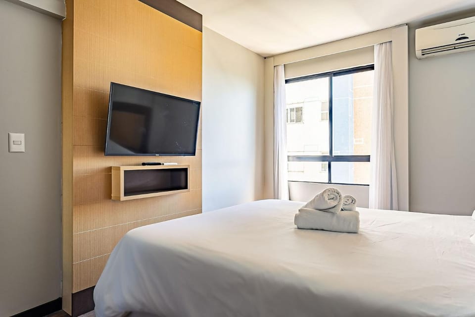 Bed, TV and multimedia, Photo of the whole room, Bedroom, air conditioner
