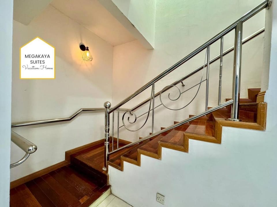 The Penthouse-Marina Court 6 bedrooms City Centre Apartment in Kota Kinabalu