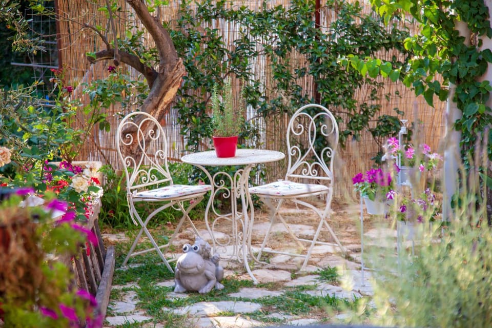 Property building, Spring, Day, Garden, Garden, Garden view