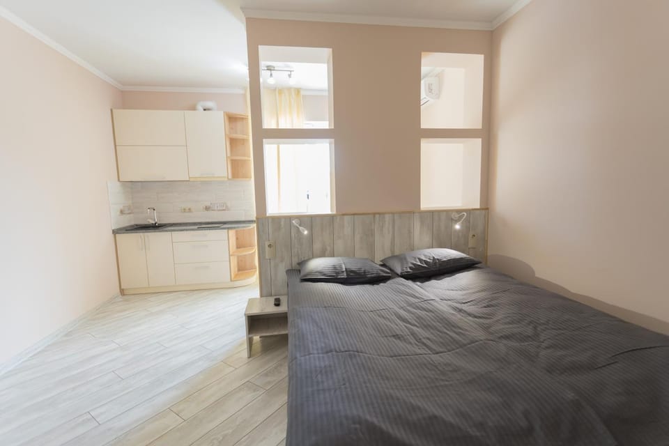 Bed, Kitchen or kitchenette, Bedroom