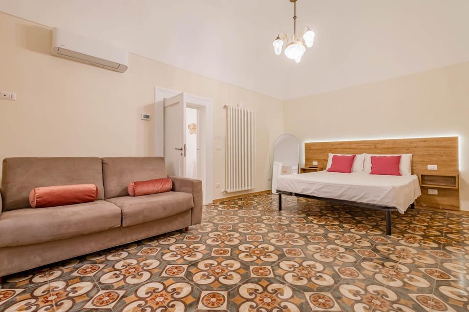 Bed, Living room, Photo of the whole room, Bedroom