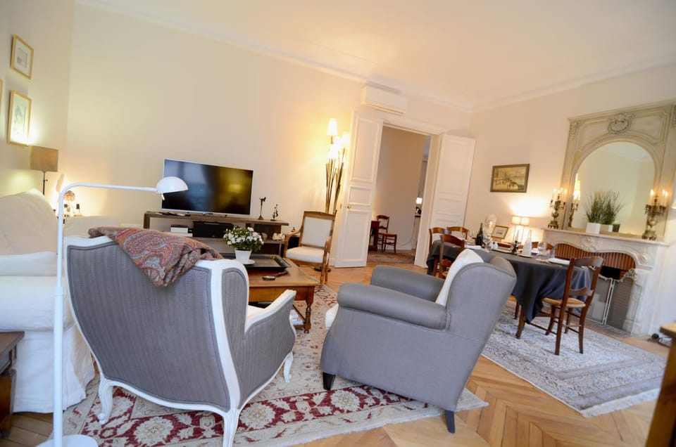 TV and multimedia, Balcony/Terrace, Living room, Seating area, Dining area
