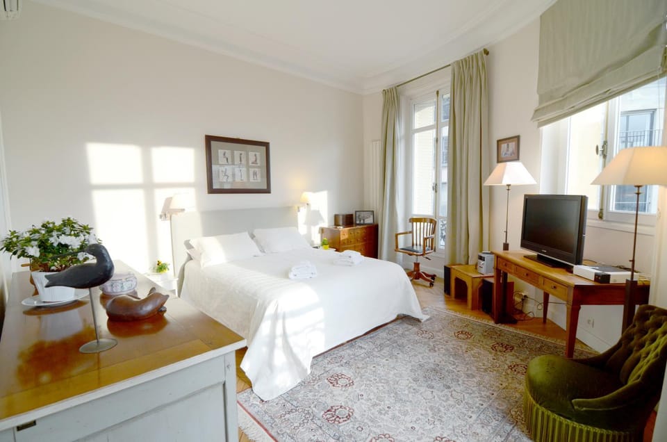 TV and multimedia, Photo of the whole room, Bedroom