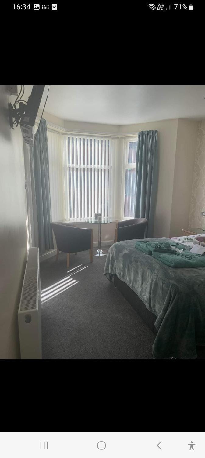 PONDEROSA B&B with free onsite parking and breakfast included Bed and Breakfast in Blackpool